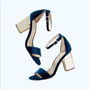 Lilly Pulitzer Amber Lynn Sandal Blue Velvet NWOB